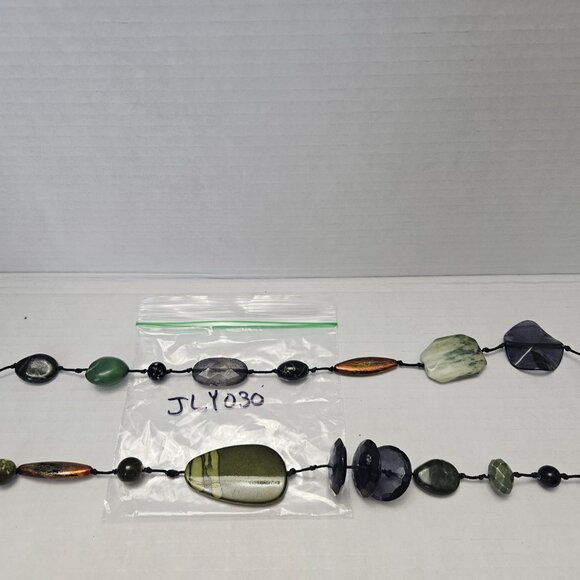 GREEN/BLACK/GRAY STRING BEAD NECKLACE - Picture 2 of 2